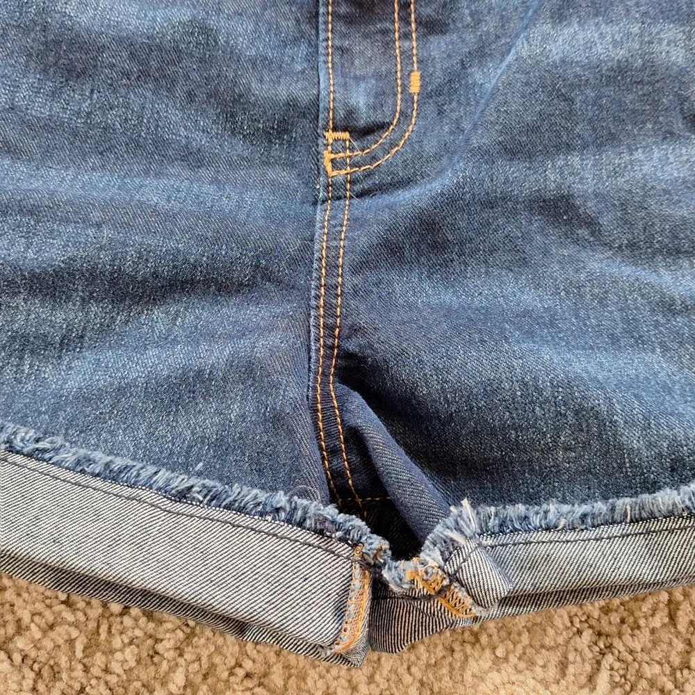 Old Navy NWT High Rise Adjustable Waist Dark Wash Rolled Raw Hem Shorts Plus 20